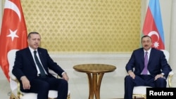 Встреча премьер-министра Турции Реджепа Эрдогана с презмдентом Азербайджана Ильхамом Алиевым в Баку (архивыное фото)