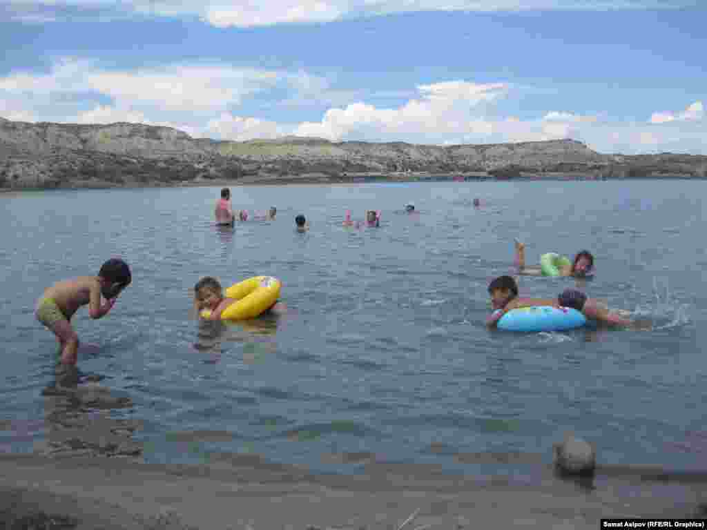 Для лечения на Соленое озеро приезжают туристы из Европы, России и других стран мира. &nbsp;