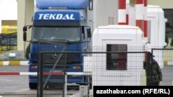 Таможня на границе Туркменистана и Узбекистана