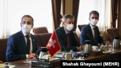 وزیر خارجه سوئیس (چپ) در خلال دیدار با محمدجواد ظریف در تهران