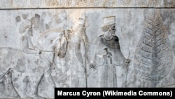 نقش برجسته پلکان شرقی کاخ آپادانا