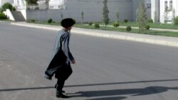 PÝGG-niň işgärleri köçelerdäki geçmesiz ýerden geçýän pyýadalary ‘awlaýar’