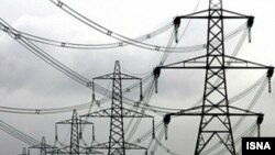 بنا بر آمار بانک مرکزی، نرخ رشد توليد برق در نيروگاه های ايران، سير نزولی داشته که به معنای کاهش سرمايه گذاری مورد نياز در اين بخش است.(عکس: ایسنا)