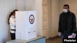 Արցախ - Մարտի 31-ի ընտրությունները Ստեփանակերտի ընտրատեղամասերից մեկում