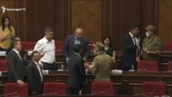 Վարչապետին ուղղված ընդդիմադիր պատգամավորի հարցը քաշքուկի առիթ դարձավ. պատգամավորը հեռացվեց դահլիճից