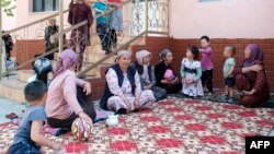 Эвакуированные из приграничных сел граждане Кыргызстана. 30 апреля 2021 года. 