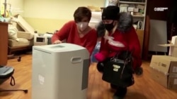 «Ми рятуємо себе самі». Чому в Україні не МОЗ, а волонтери роздають пацієнтам кисень – відео