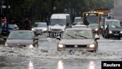 Принаймні чотири людини загинули через повені