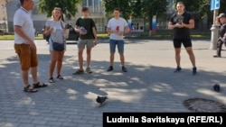 Акция #кормимголубей в поддержку хабаровчан в Пскове