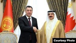 Садыр Жапаров жана Хамад бин Иса Аль Халифа. Манама,  21-апрель, 2025-жыл 