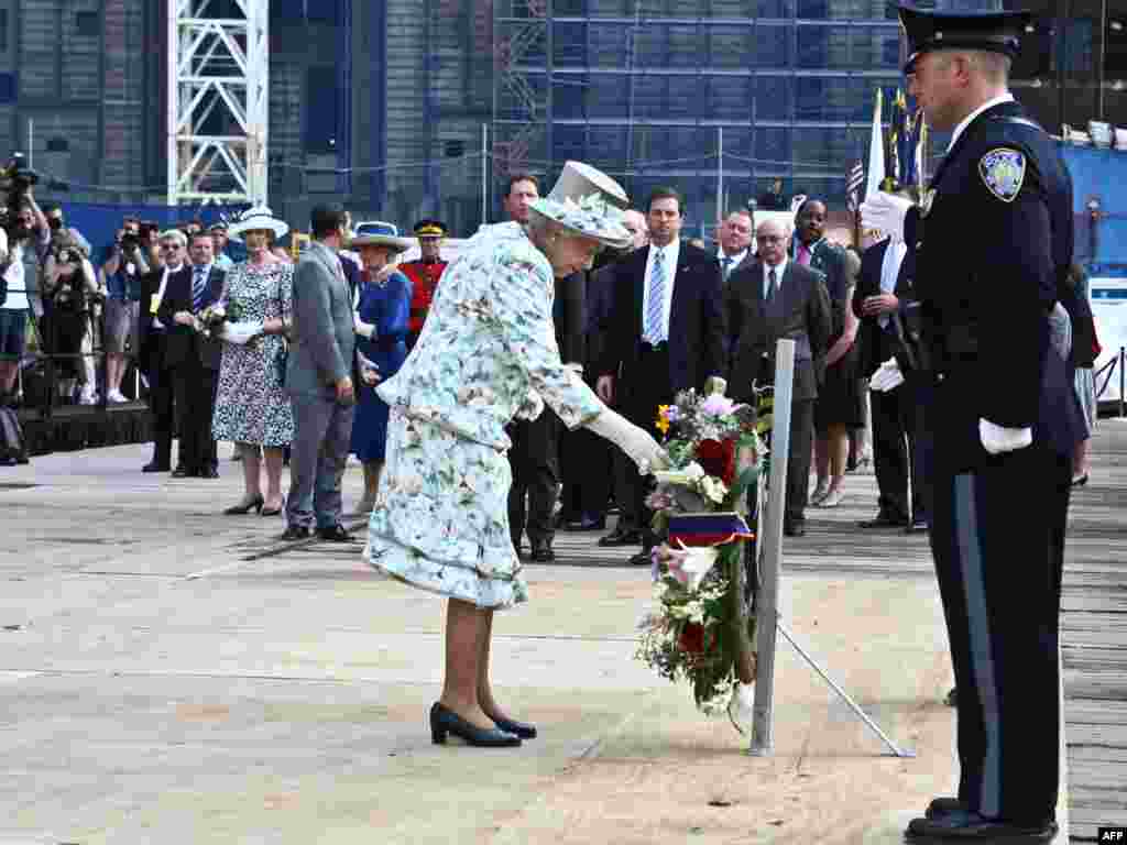 در ژوییه ۲۰۱۰ در نیویورک هنگام ادای احترام به یادمان قربانیان حمله ۱۱ سپتامبر