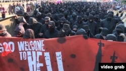 Һамбургта глобальләшүгә каршы чыгучылар