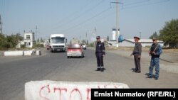 Милицейский блок-пост, Ош, 9 октября 2011 года.