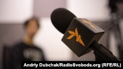 Ярослава Тимощук і Катерина Фарбар за програмою наступні пів року працюватимуть у штаб-квартирі РВЄ/РС в Празі, а також один місяць наприкінці стипендії у бюро в Україні