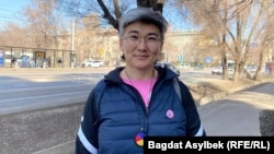 "Қудаласа да, Қазақстанда қаламын" дейді фем-белсенді Жанар Секербаева.