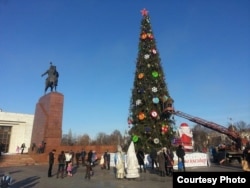 Елка в центре Бишкека.