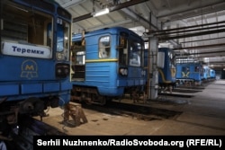 Потяги Київського метрополітену в депо