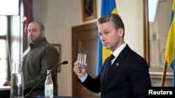 Міністр оборони Швеції Пол Йонсон проводить пресконференцію разом із міністром оборони України Рустемом Умєровим у Стокгольмі, Швеція, 22 листопада 2024 року