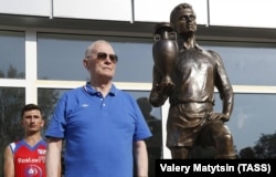 Футболчу Виктор Владимирович Понедельник. Ростов-на-Дону шаары. (ТАССтын сүрөтү).