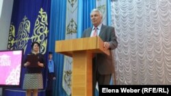 Олег Сосковец во время торжественного собрания в Карагандинском государственном индустриальном университете, приуроченного ко Дню столицы. Темиртау, 4 июля 2016 года.
