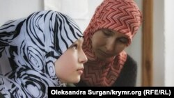 Edem Smailovıñ qadını Lilâ Kelâmova ve küçük qızı Esma