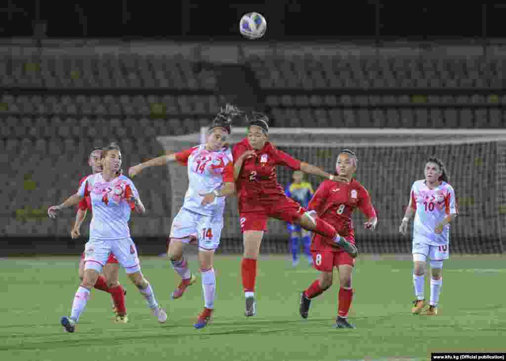 Тажикстандык атаандаштар менен болгон беттеш.