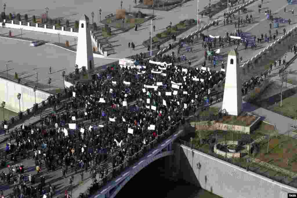 Грозныйдагы бу демонстрация &quot;Мөхәммәт пәйгамбәрне ярату&quot; дип исемләнде. Шимбә көнне күрше Ингушетиядә дә шундый чара узган иде