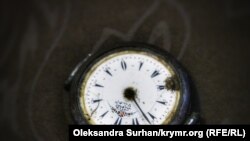 Годинник, датований XIX століттям, з написом староосманською мовою