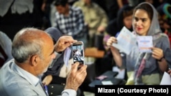 Добуш берүү. Иран. 19-май