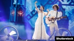 Ксенія Жук і Арцём Лук’яненка (Naviband)