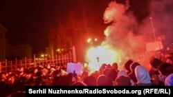 Поліція повідомляла про 17 затриманих після сутичок під Офісом президента в Києві під час акції на підтримку засудженого одеського активіста Сергія Стерненка