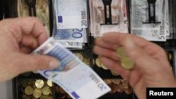 Криза в єврозоні відчувається не лише в країнах, які використовують євро