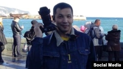 Қырғыз журналисі Ұлықбек Бабақұлов.  