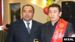 Улуттук олимпиада комитетинин президенти Мурат Саралинов менен олимпиадалык чемпион Канатбек Бегалиев.