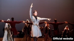 На сцене всемирно известный Грузинский национальный балет имени Сухишвили