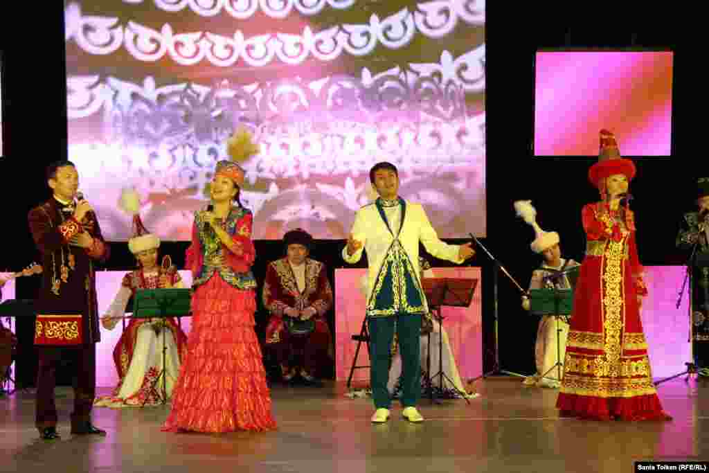 Концерт в честь открытия театрального фестиваля. Актау, 25 октября 2014 года. 