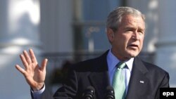 جورج بوش می گوید همچنان به اقدامات ديپلماتيک برای متوقف کردن برنامه اتمی ايران اميدوار است