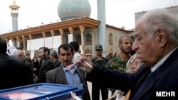 در انتخابات مجلس هشتم در جمعه نزدیک به شصت درصد واجدان شرایط مشارکت کردند.
عکس از مهر