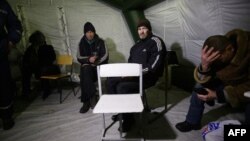 Люди у пункті обігріву в Авдіївці, 31 січня 2017 року