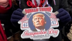 دونالد ترامپ در کاخ سفید با امضای ده‌ها فرمان اجرایی