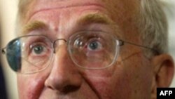 آقای هرش در يکی از خبرسازترين گزارش های خود درباره ايران، مدعی شد که کاح سفيد برای جلوگيری از ساخت سلاح هسته ای در ايران، طرحی برای حمله تاسيسات هسته ای ايران، آماده کرده است.