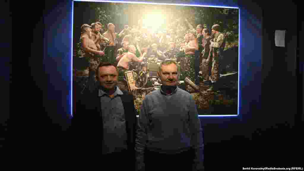 Автор розповів, що найбільш охоче військові позували для фотографії &laquo;Запорожці пишуть листа турецькому султану&raquo; (автор оригінальної картини &ndash; Ілля Репін)