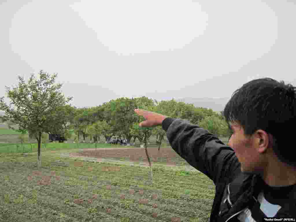 Процесс делимитации государственной границы с Таджикистаном начался в 2002 году. Из 970 километров межгосударственной границы уточнены и закреплены 517 километров.  Протяженность кыргызско-таджикской государственной границы составляет 970,8 км (не описанных — 467,5 км). Из них: по Баткенской области - 564,3 км, из них описано - 251,1 км (не описаны 313,2 км). 