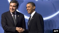 За три года своего президентства Барак Обама впервые пригласил Саакашвили в Овальный кабинет