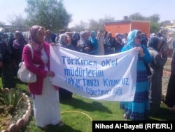 Yrakdaky türkmen mugallymlary protest mahalynda, 2011-nji ýylyň iýun aýy.