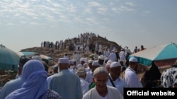 Ажылык сапар чуу менен коштолуп келет