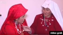 Дөөлөт кызы менен.