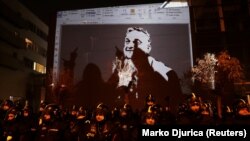 تصویر ویکتور اوربان نخست وزیر مجارستان در جریان تظاهراتی در بوداپست علیه قانون تازه کار