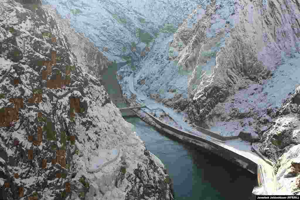 Почетным строителем № 1 Токтогульской ГЭС — является Альгимантас Видугирис, который своими фильмами способствовал привлечению финансирования из государственного бюджета СССР