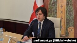 По словам Ираклий Кобахидзе, создание комиссии, большинство в которой составили депутаты из парламентского меньшинства, было само по себе беспрецедентным шагом. Однако этой комиссии не удалось установить истину